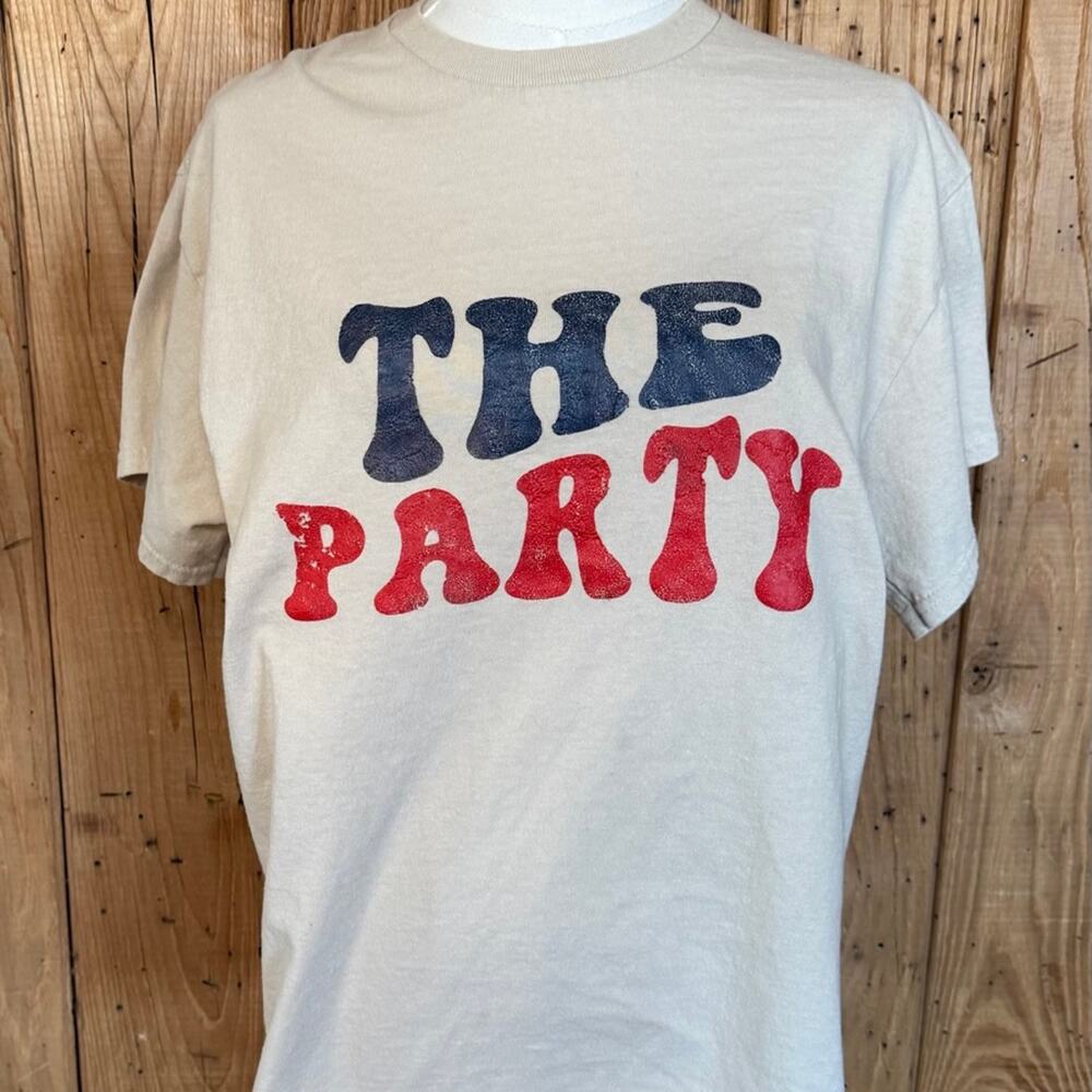 Vintage-Style “THE PARTY” Graphic T-Shirt Cream Men’s Medium